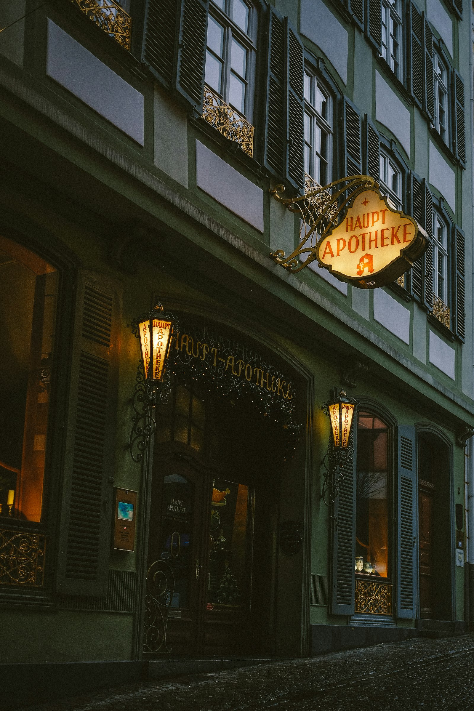 Cannabis-Apotheken im Vergleich: Preise, Sortiment & Lieferzeiten